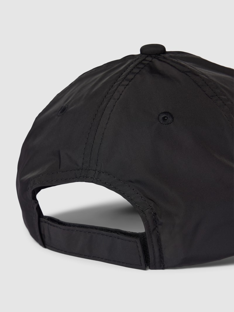 Basecap mit Label-Patch Modell 'Jude' in schwarz