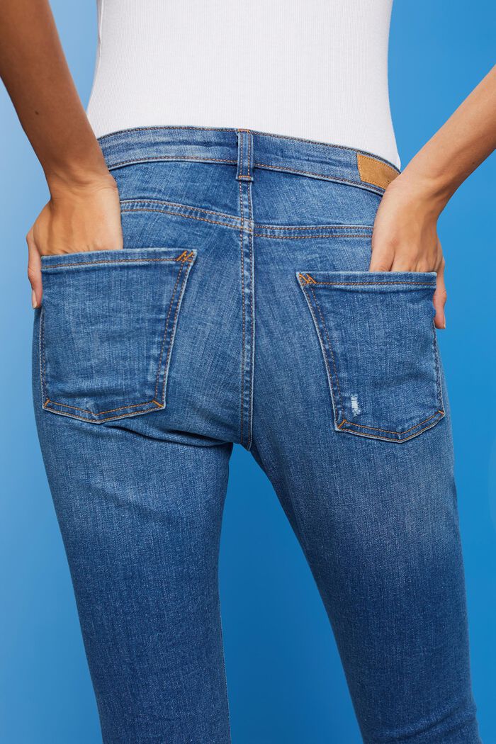 Verkürzte, schmal geschnittene Jeans in Used-Optik