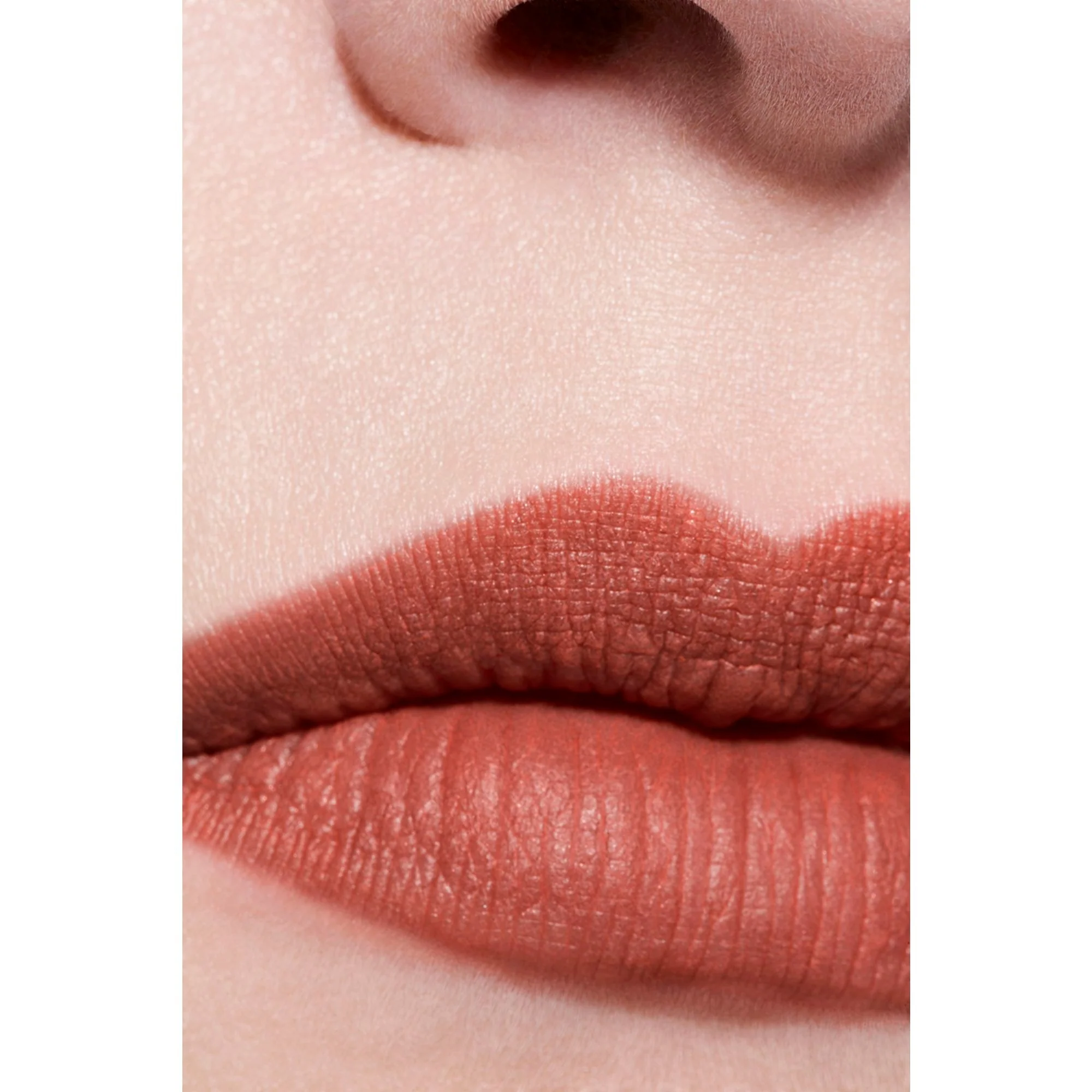 ROUGE ALLURE VELVET - EL LABIAL LUMINOSO Y TERCIOPELOSO