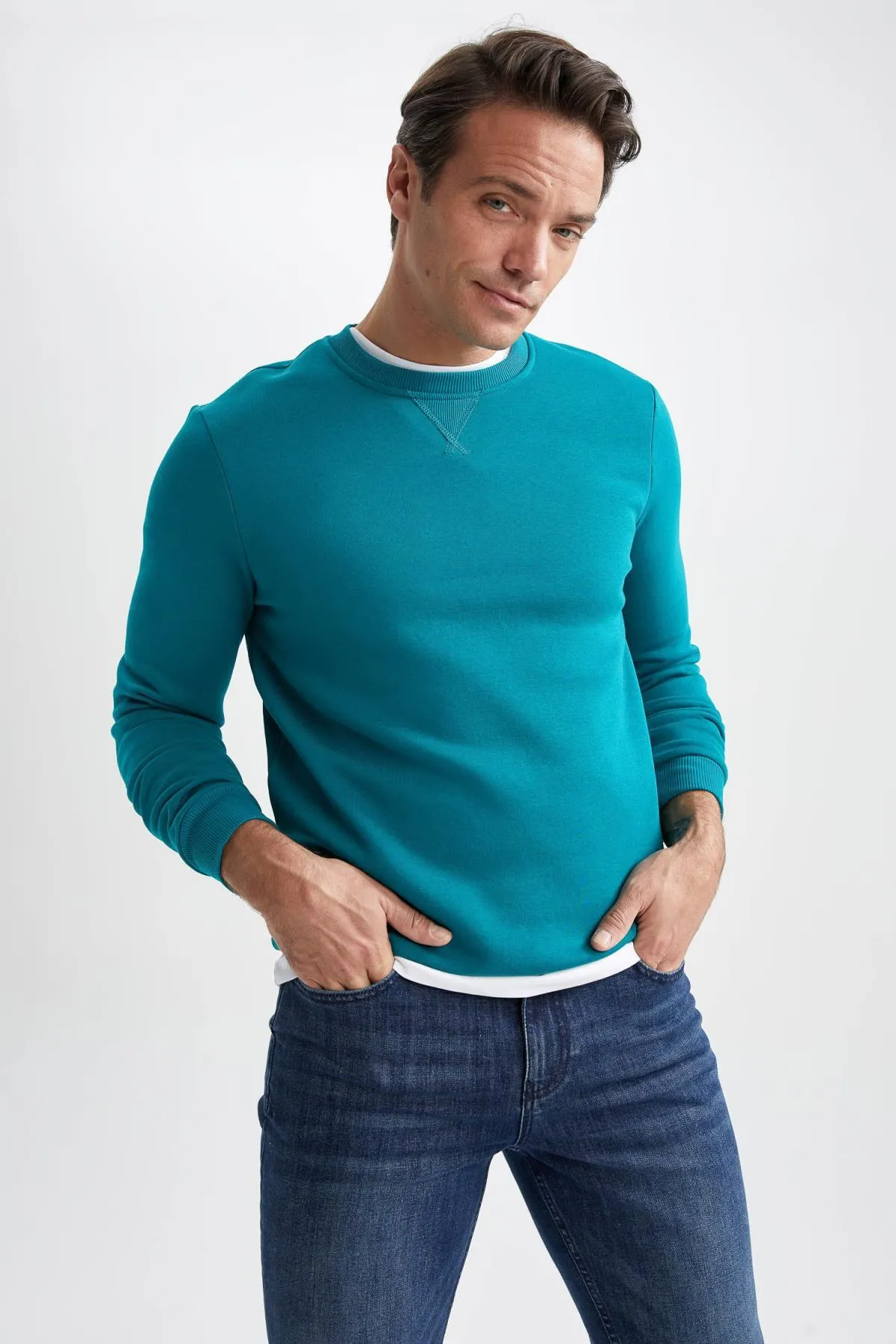 DeFacto  Basic-Sweatshirt aus Baumwolle mit normaler Passform und Rundhalsausschnitt