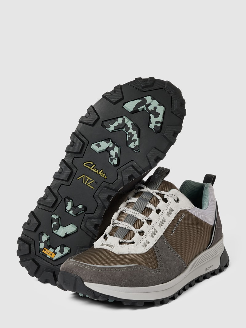 Sneaker mit Label-Details in dunkelgrau