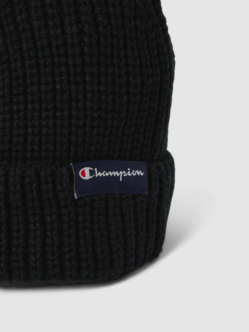 Beanie mit Label-Patch in schwarz