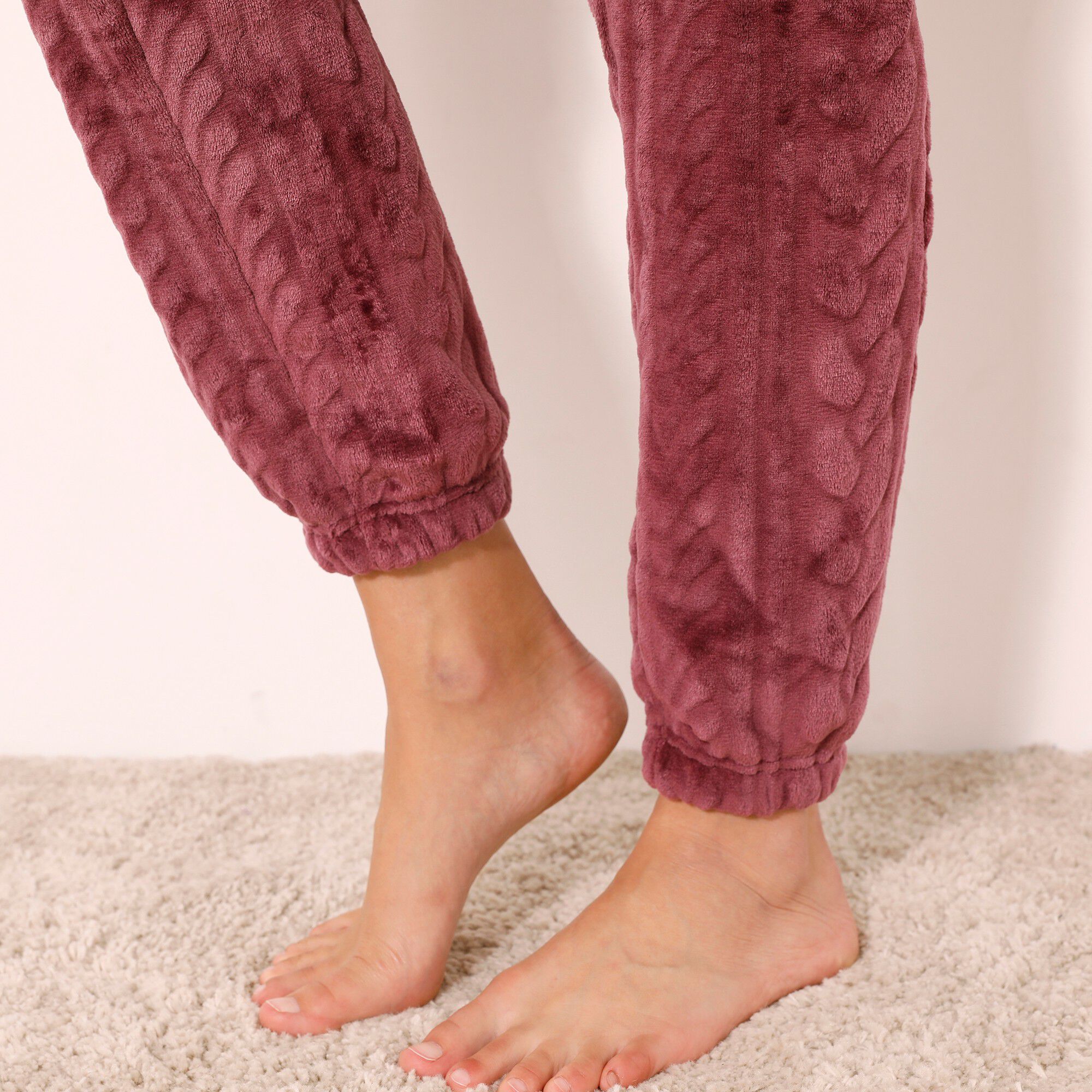 Pantalon maille polaire torsades texturée, toucher peluche