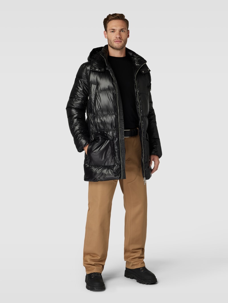 Steppjacke mit Pattentaschen und Label-Detail in schwarz