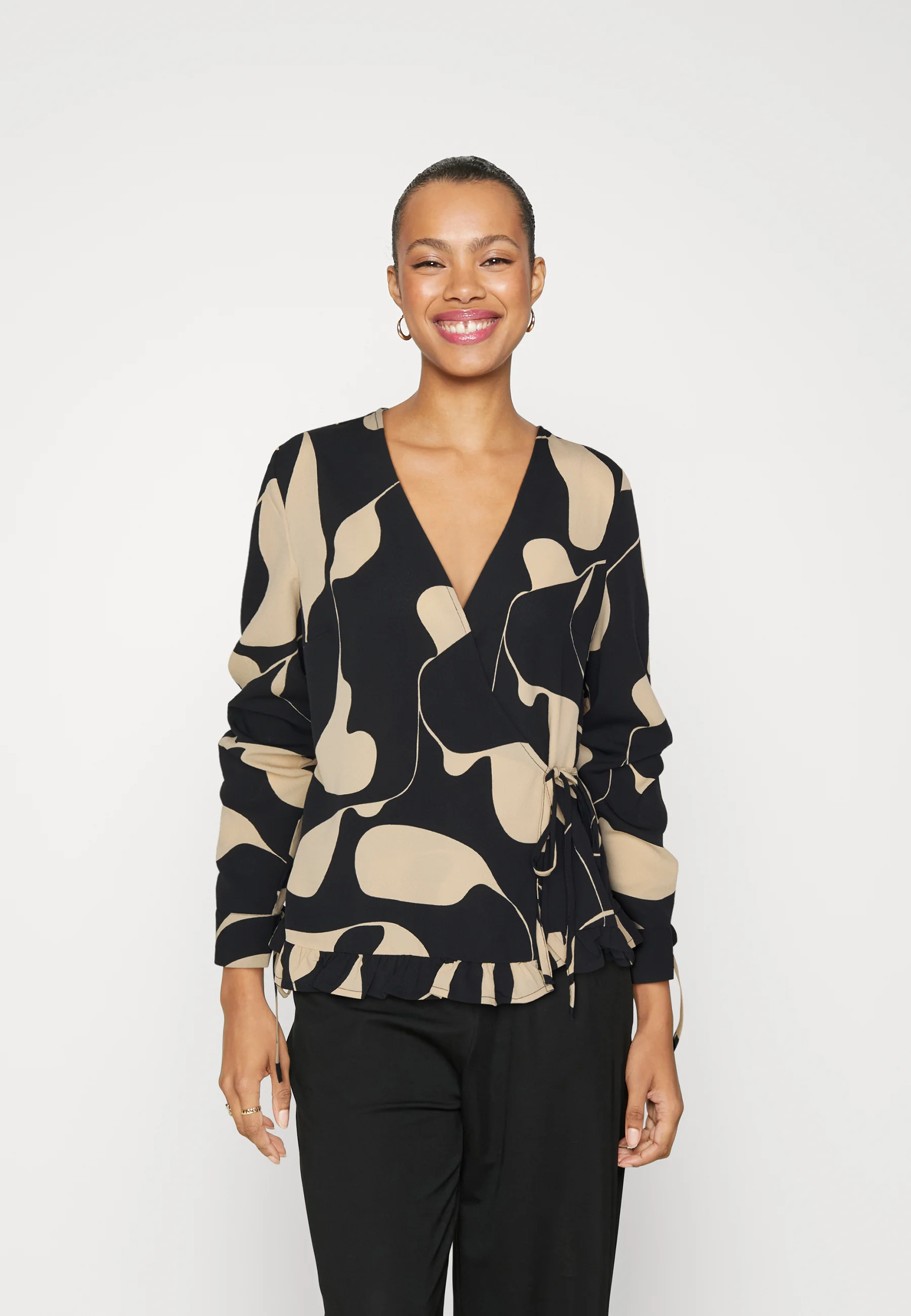 Blusa cruzada con volantes VMLYDIA de Vero Moda