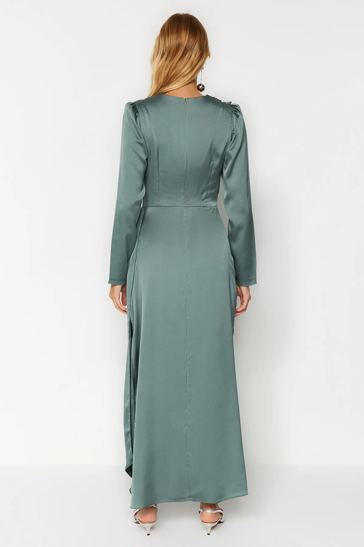 Trendyol Modest  Khakifarbenes Satin-Abendkleid mit Schalkragen TCTAW24DB00004