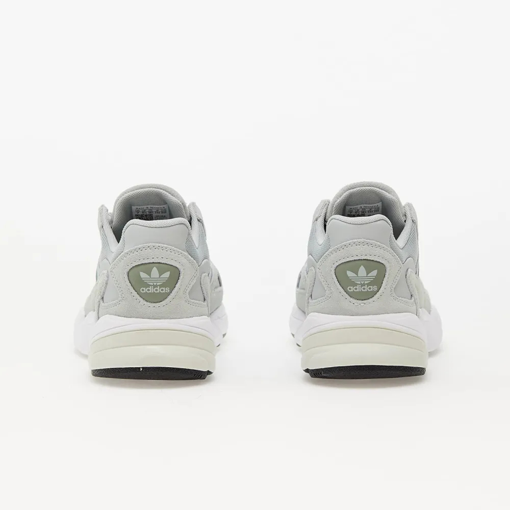 adidas Falcon W IE8205 / grün