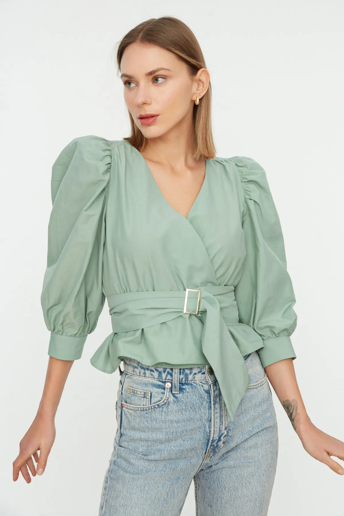 Trendyol Collection  Mintgrüne zweireihige Webbluse mit Gürtel TWOAW20BZ0923