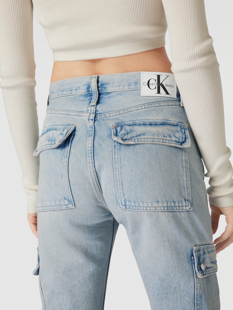 Bootcut Jeans im Used-Look in hellblau