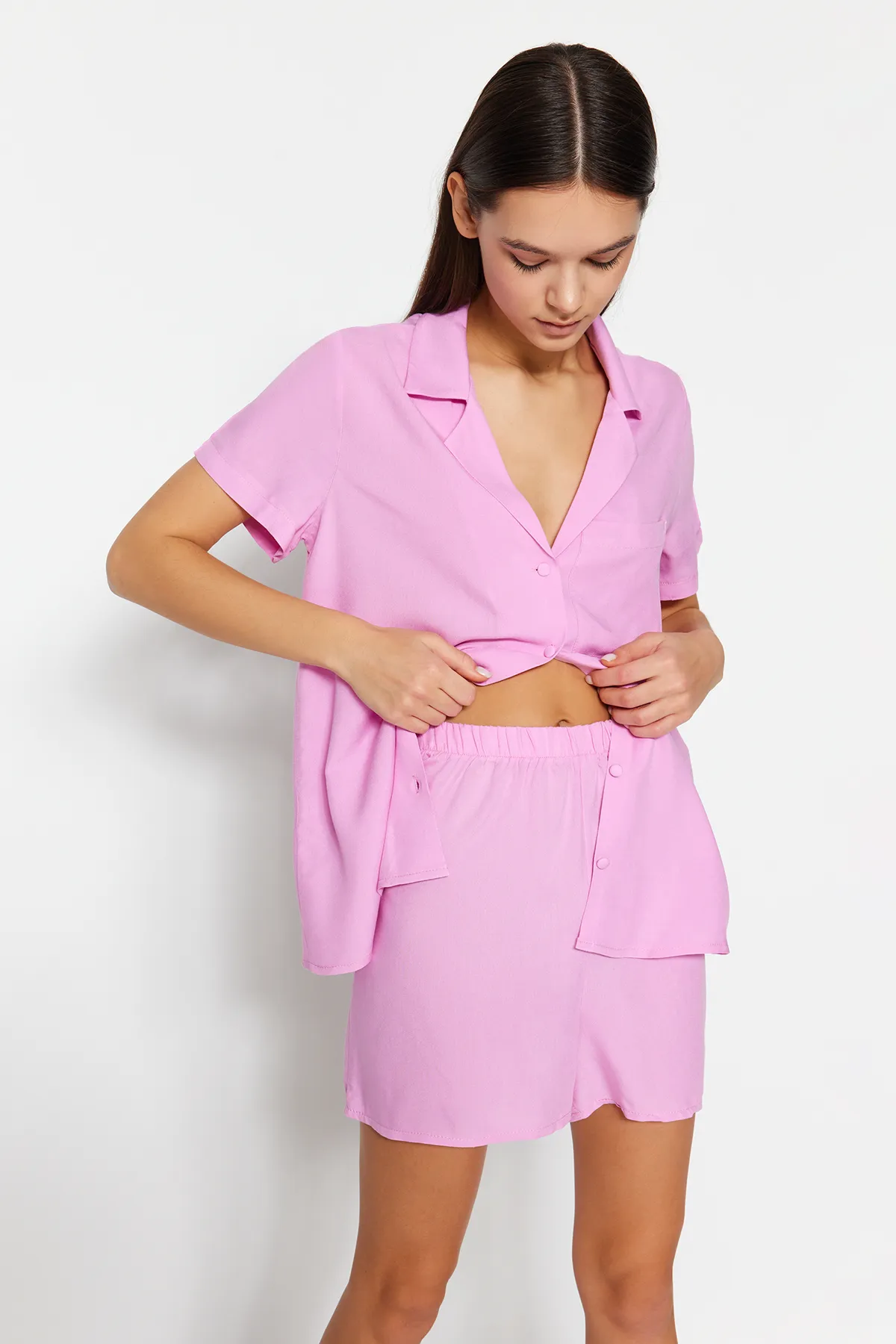 Trendyol Collection  Hellrosa Viskose-Hemd-Shorts-Web-Pyjama-Set THMSS19PT0004