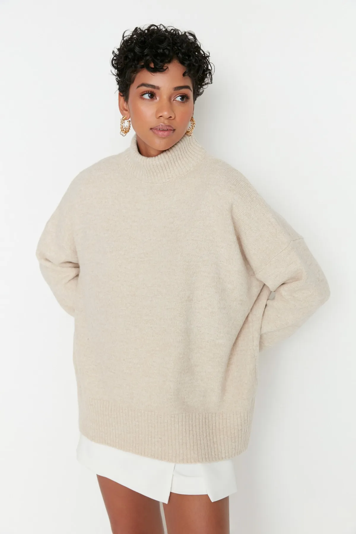Trendyol Collection  Stone Wide Fit Weicher strukturierter Strickpullover mit Stehkragen TWOAW23KZ00469