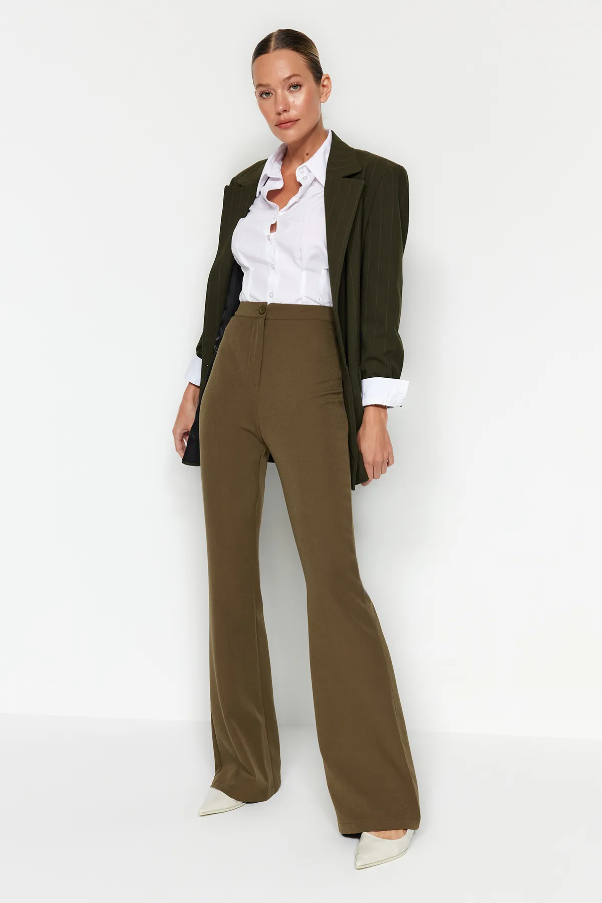 Trendyol Collection  Khakifarbene, gewebte Schlaghose TOFAW19BB0581