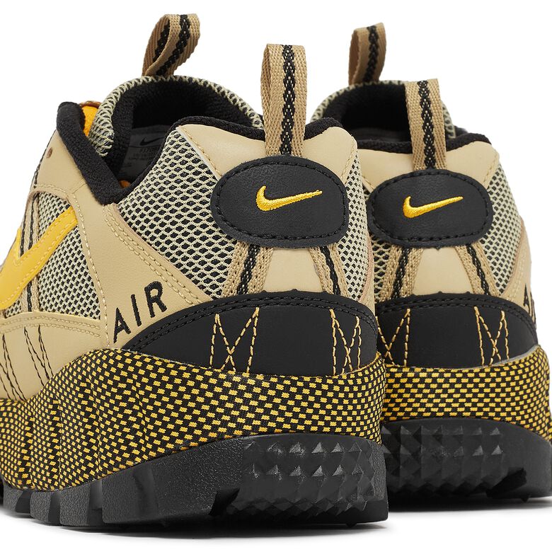 NIKE Wmns Air Humara QS 