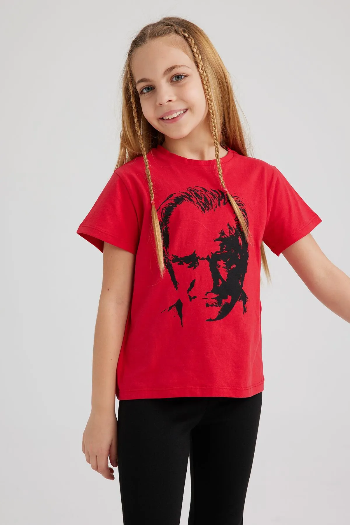 DeFacto  Rotes kurzärmliges Mädchen-T-Shirt mit Atatürk-Aufdruck - Tyc00689968439