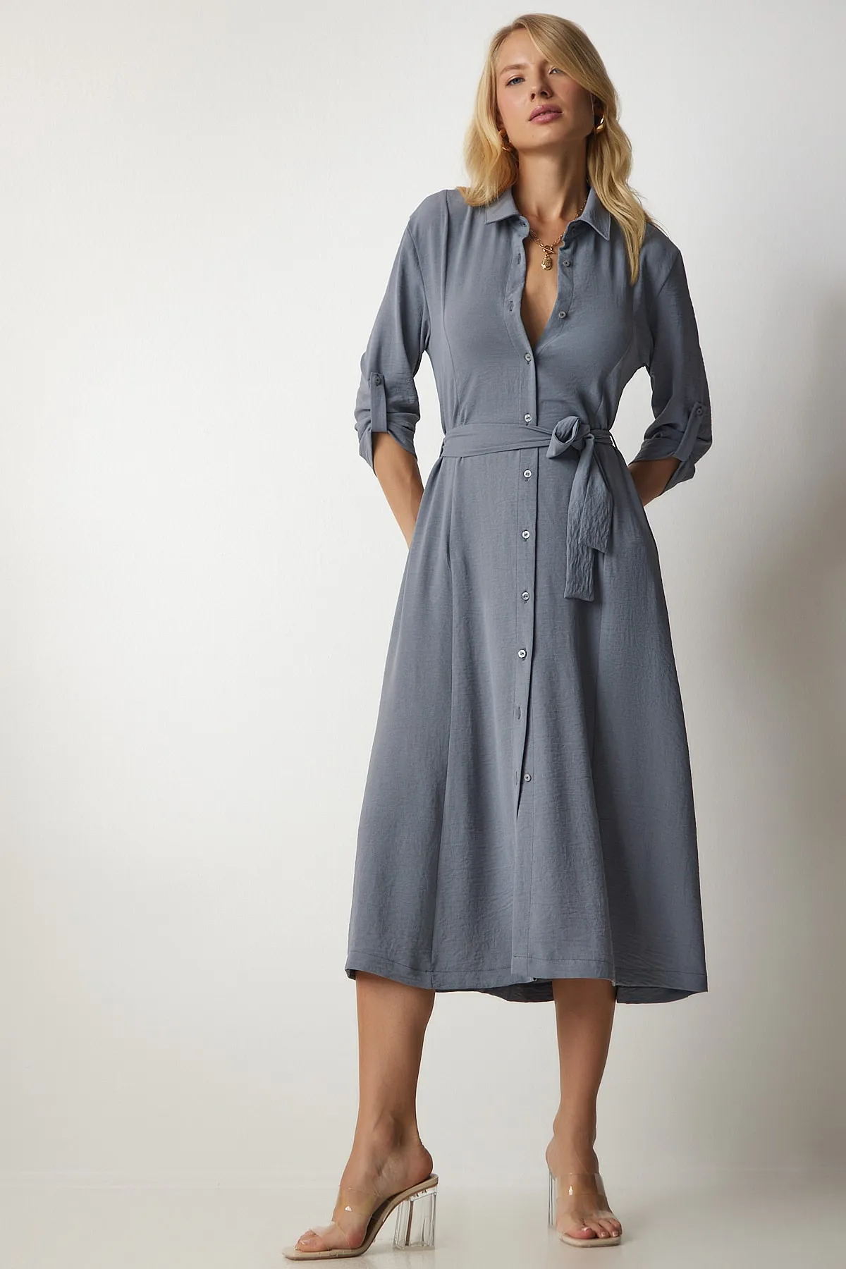 Happiness İstanbul  Graues Damen-Hemdkleid mit Gürtel DD01256