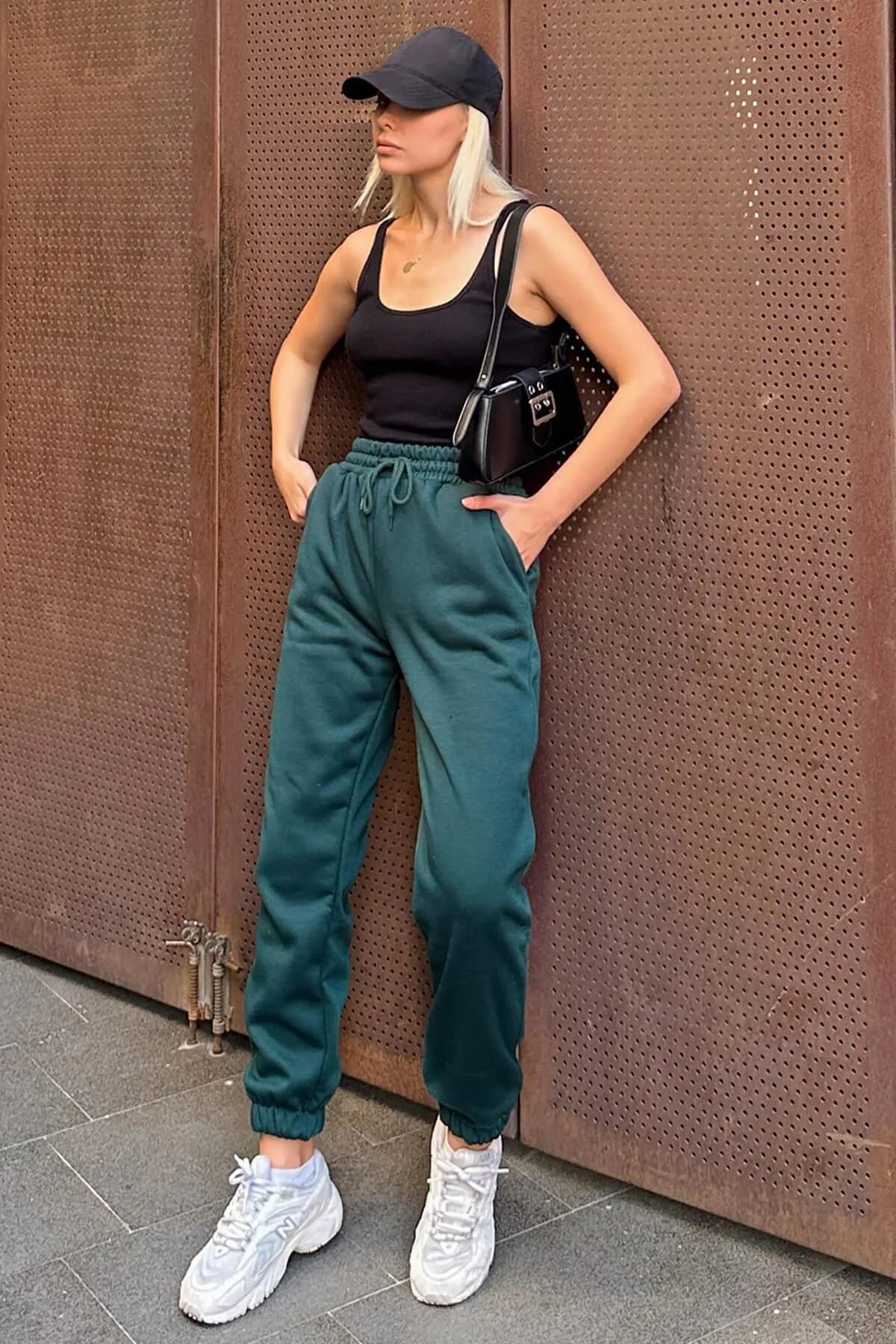 Swist  Smaragdgrüne Damen-Jogginghose mit hoher Taille und elastischem Bund innen