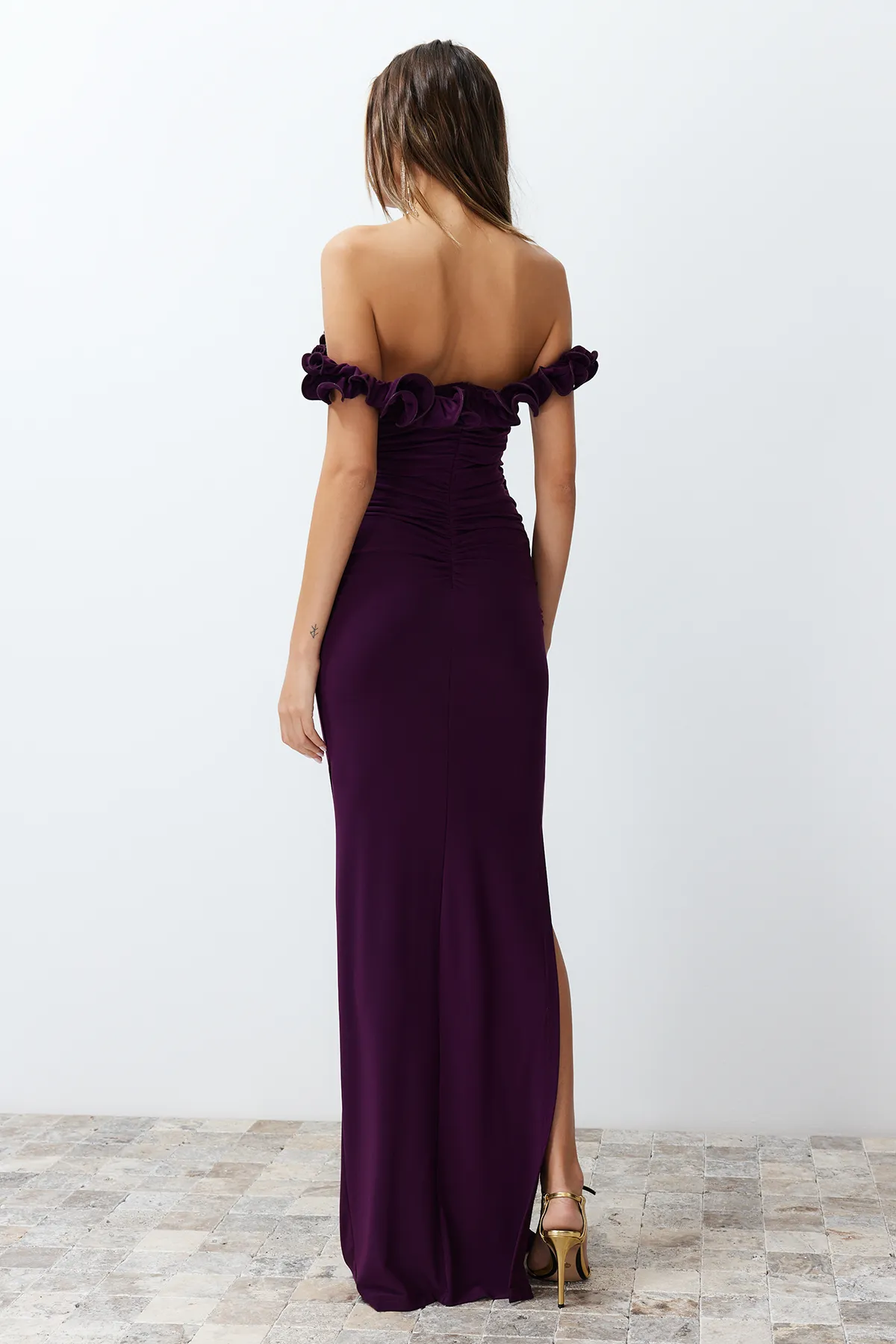 Trendyol Collection  Pflaumenfarbenes, körperbetontes, gestricktes langes Abendkleid TPRSS24AE00082