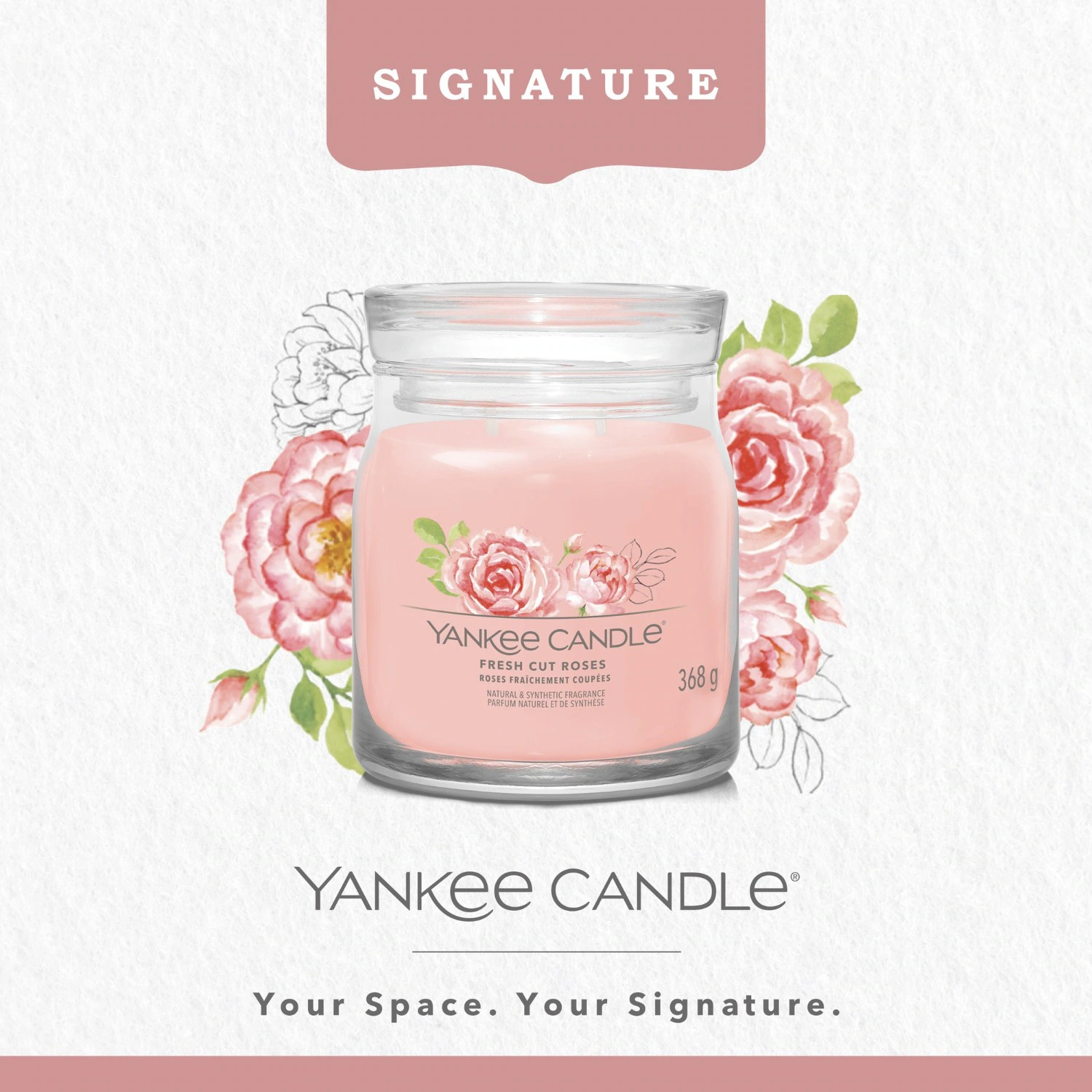 Bougie YANKEE en verre moyen avec roses fraîchement coupées