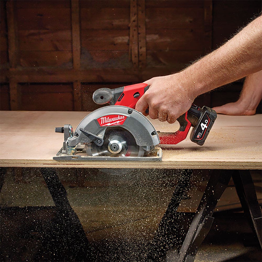 Coluna traseira MILWAUKEE 12V FUELTM 140 mm M12CCS44-0