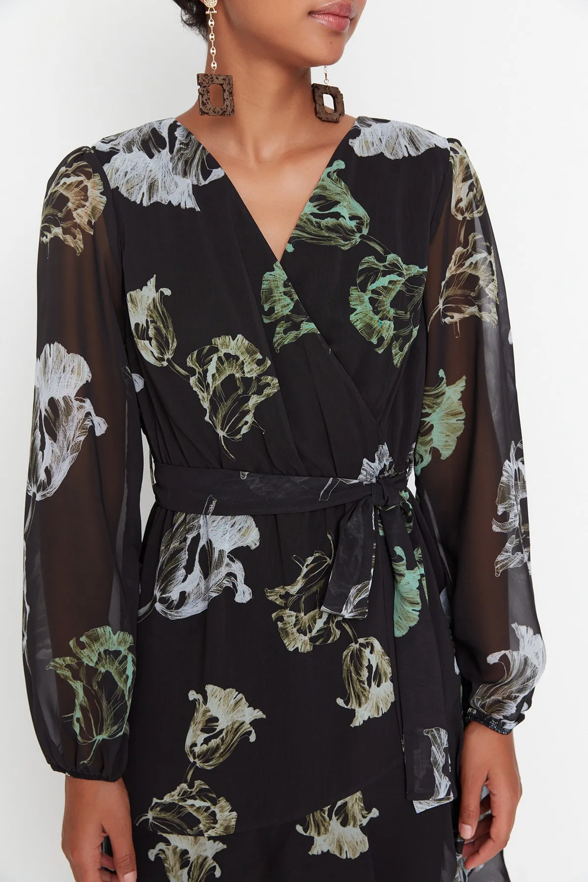 Trendyol Collection  Schwarzes, gemustertes Webkleid mit Gürtel TWOAW23EL00349