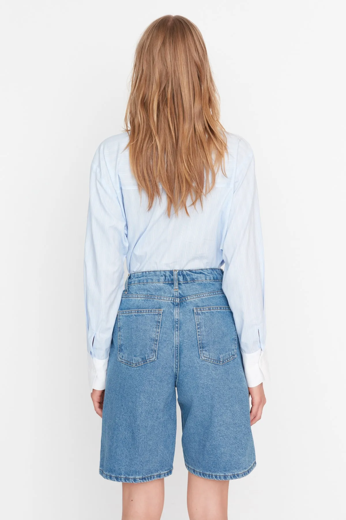Trendyol Collection  Blaue, plissierte Jeansshorts TWOSS21SR0121