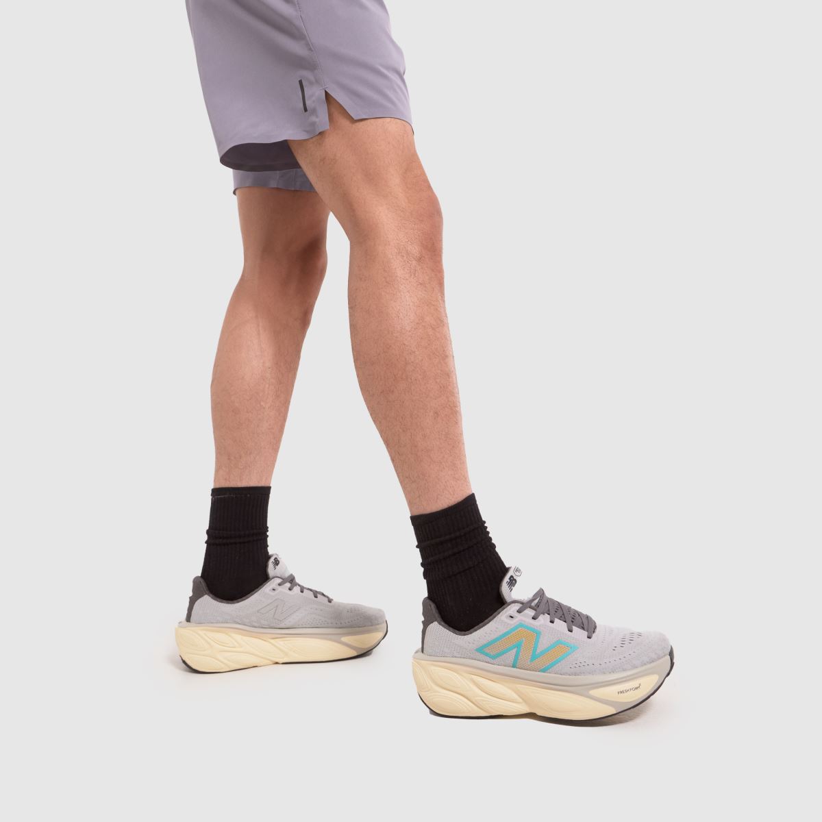 New Balance – Fresh Foam x More V5 – Grå, flerfärgade träningsskor