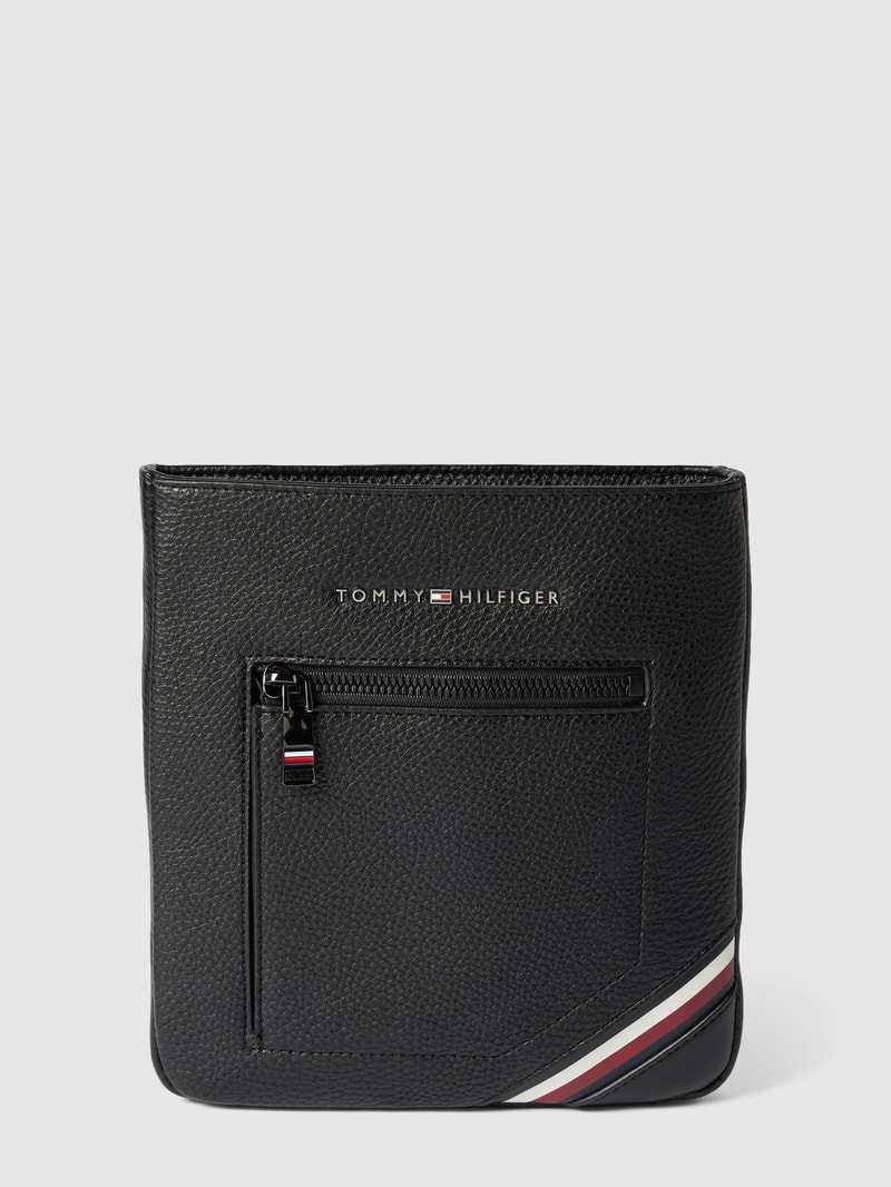 Umhängetasche mit Label-Details in schwarz
