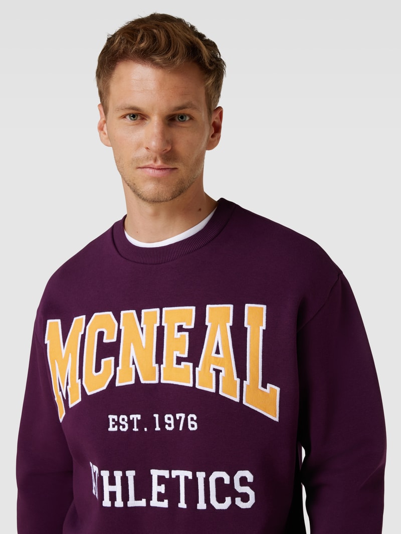 Sweatshirt mit Label-Print in aubergine