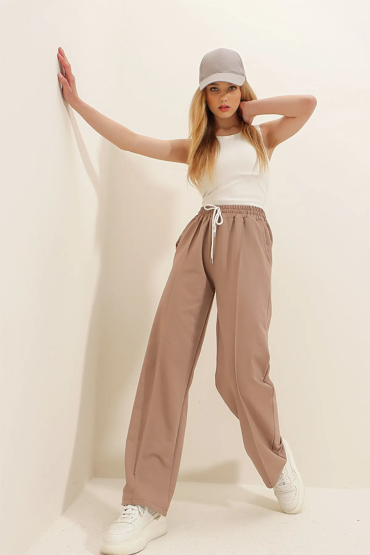 Trend Alaçatı Stili  Jogginghose - Beige - Wide Leg