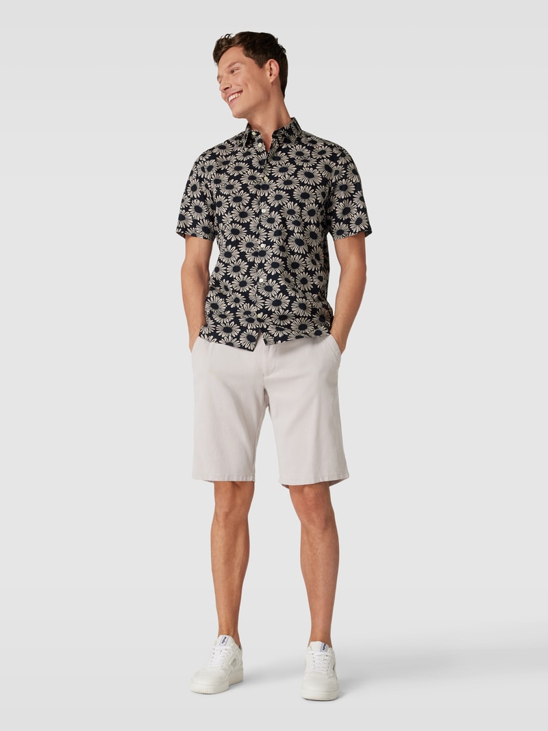 Bermudas mit Stoffgürtel in sand