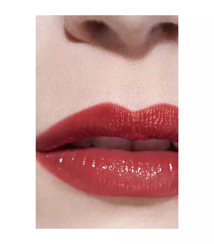 ROUGE COCO FLASH La Couleur, la Brillance, l'Intensité en un Éclair
