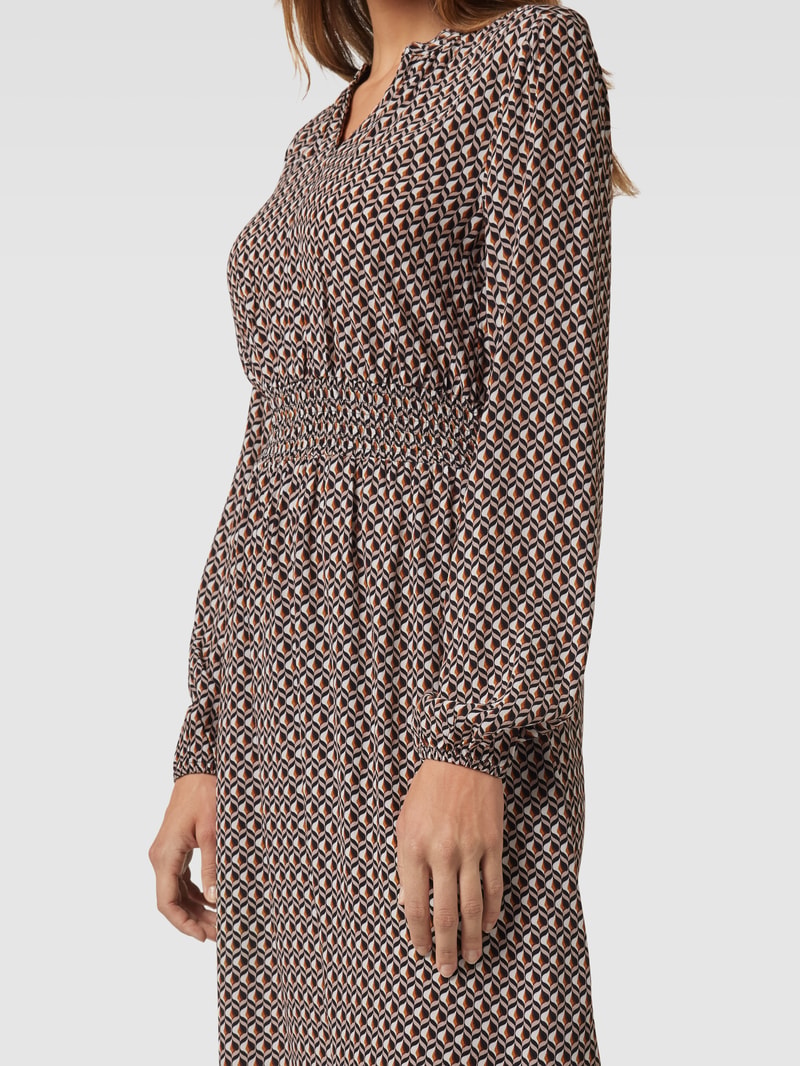 Knielanges Kleid mit Allover-Muster in schwarz