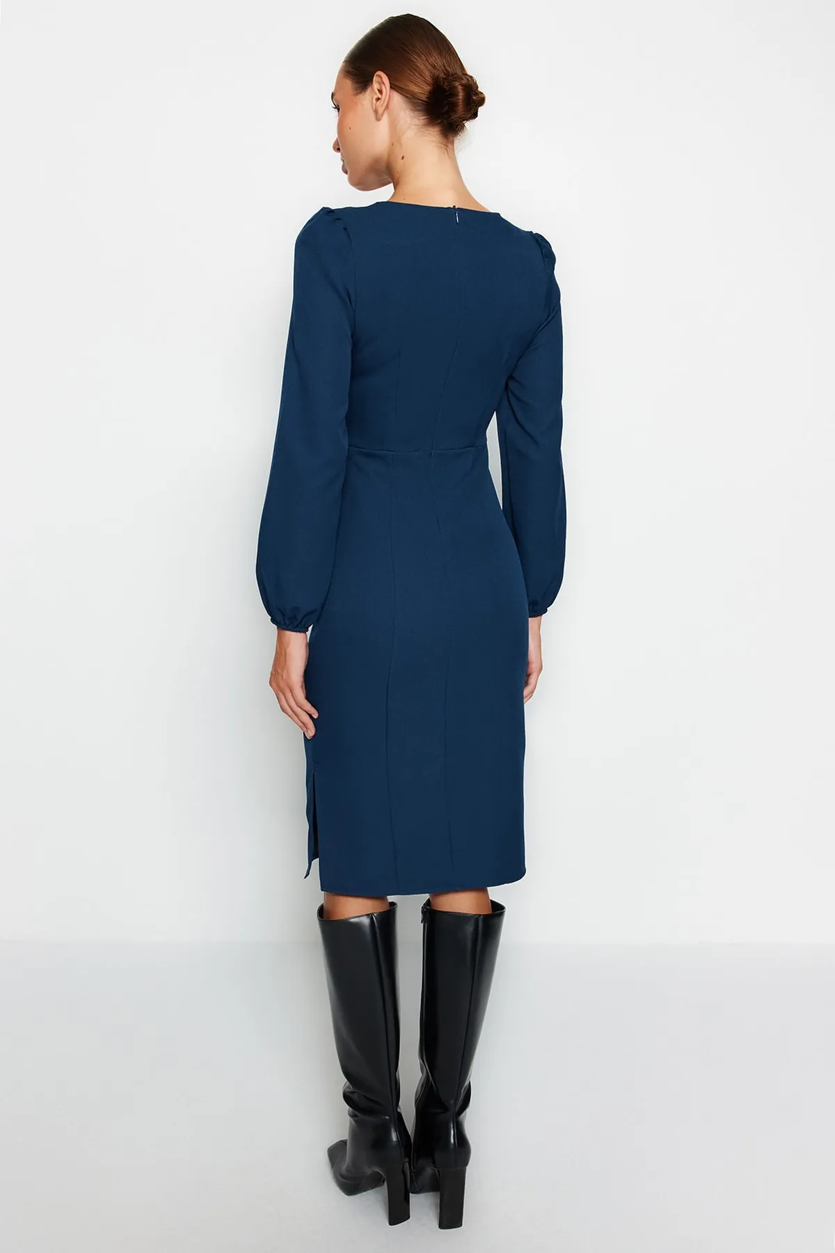 Trendyol Collection  Petrolfarbenes Body-Wickel-Midikleid aus Webstoff mit Gürtel TWOAW23EL00895
