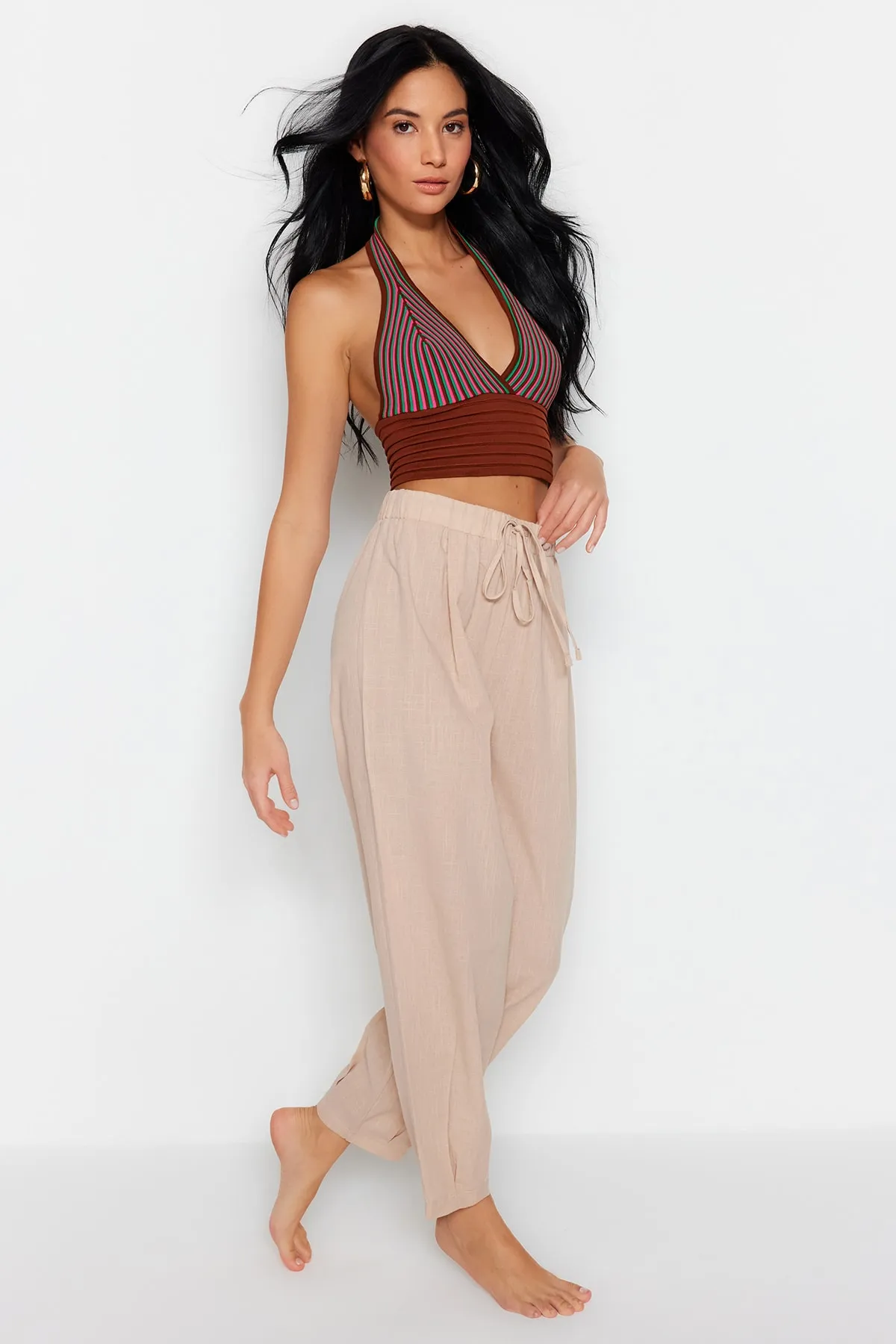 Trendyol Collection  Beige gewebte Hose aus 100 % Baumwolle TBESS23PL00015