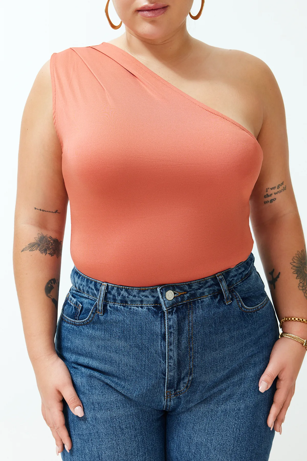 Trendyol Curve  Zimtfarbener gestrickter Body mit asymmetrischem Kragen unten und Druckknöpfen TBSSS24AF00066