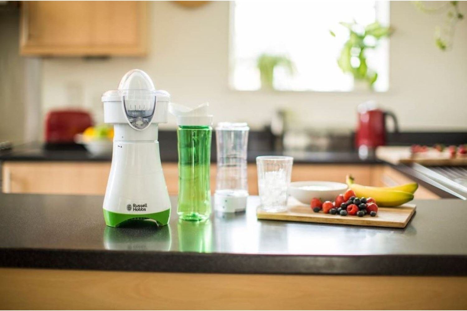 RUSSELL HOBBS Smoothie-Maker 2in1 Smoothie Maker Explore Mix&Go Juice, BPA Frei, spülmaschinengeeigneter Kunststoffbehälter, mit Trinköffnung