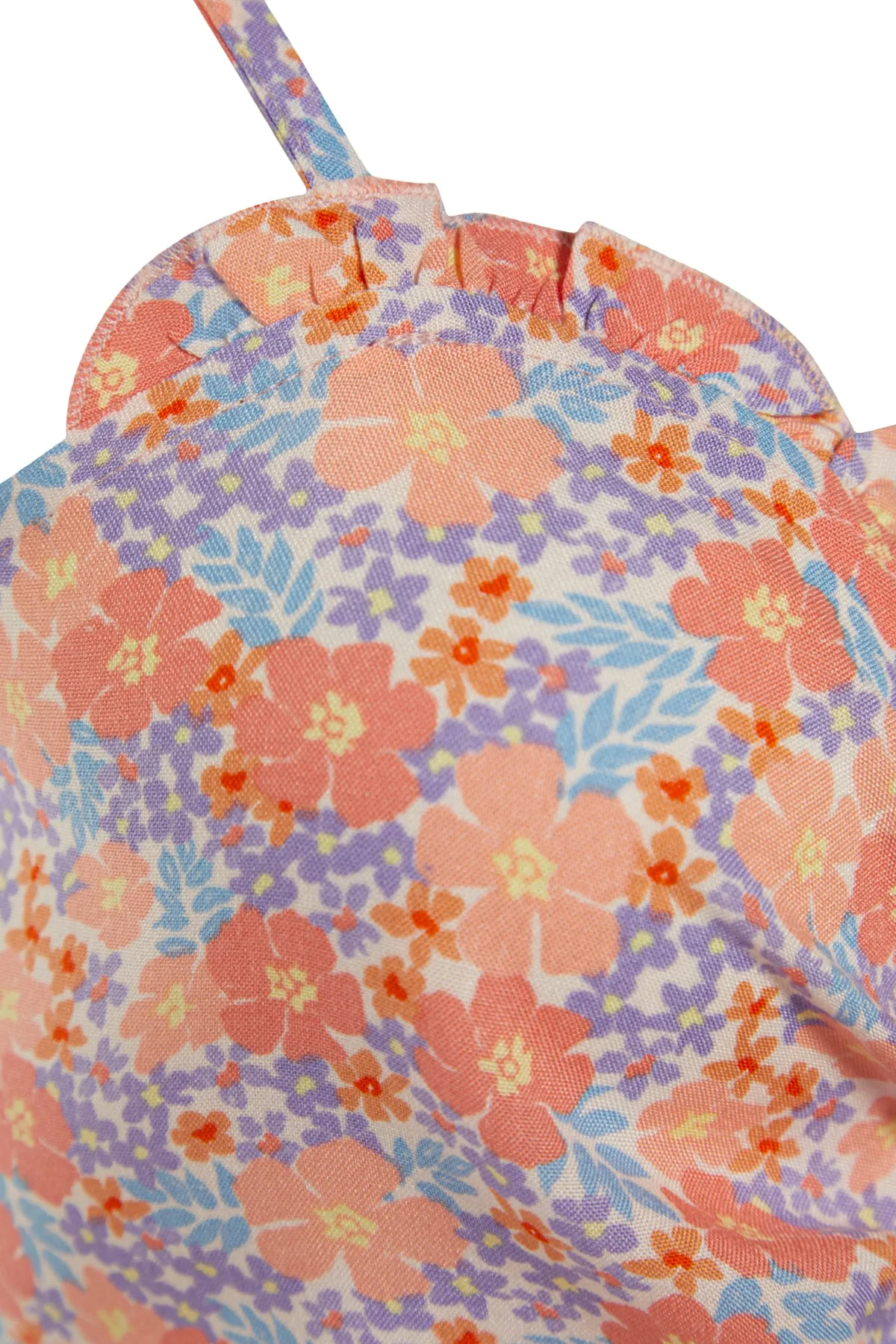 Trendyol Collection  Knuspriges, floral gemustertes, detailliertes Strandkleid mit Ausschnitten TBESS21EL1054