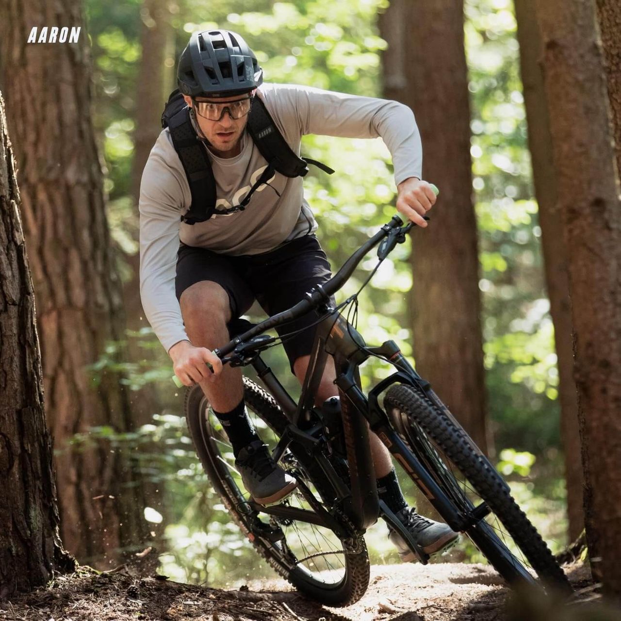 AARON MTB & BMX Fahrradgriffe, sportliche Lenkergriffe aus rutschfestem Gummi in Schwarz