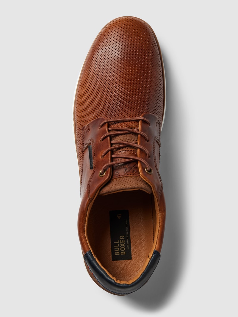 Schnürschuhe mit Strukturmuster in cognac