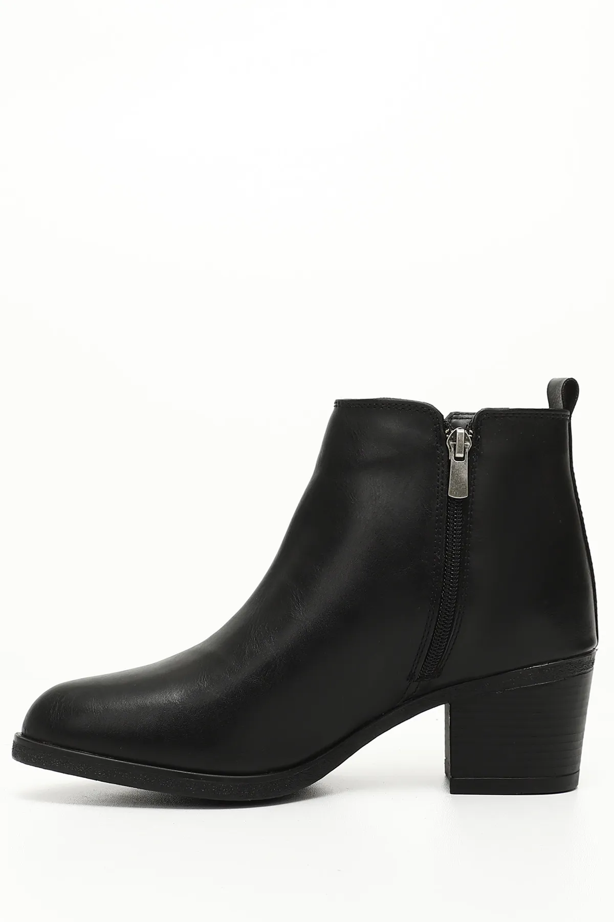 GÖNDERİ(R)  Schwarze Damen-Tagesstiefel mit spitzer Zehenpartie und Gummisohle und Quastenabsatz 20431