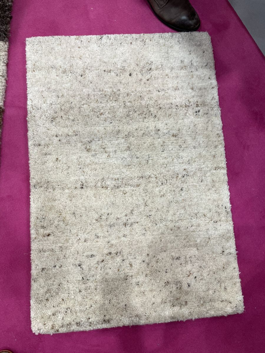 Teppich aus Indien Dhasa uni Beige 140 x 200 cm