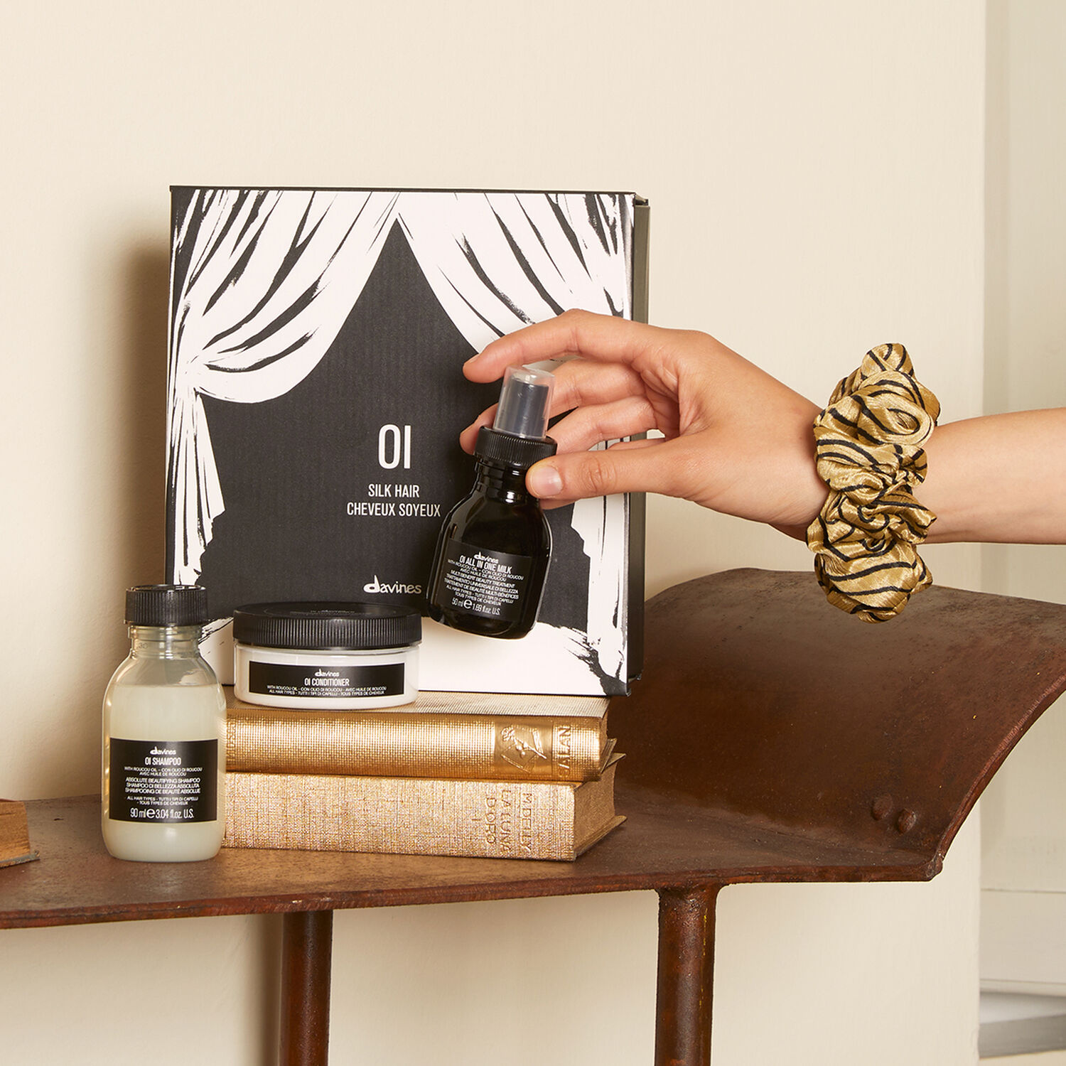 Davines OI SILK HAIR SET DIGITAL EXCLUSIVE Coffret édition limitée pour des cheveux brillants et soyeux