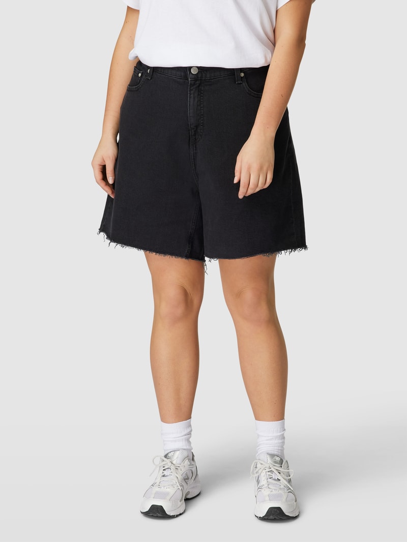 PLUS SIZE Jeansshorts mit Label-Patch in schwarz