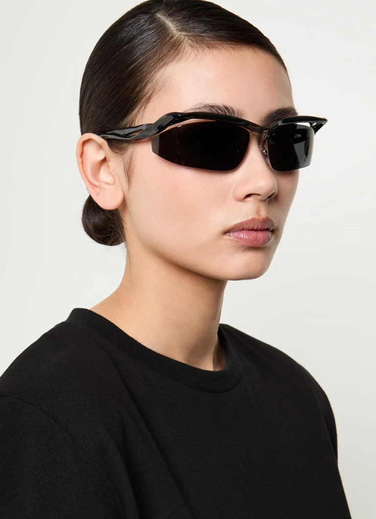 Ochelari de soare Prada cu lentile cat-eye PRA25S