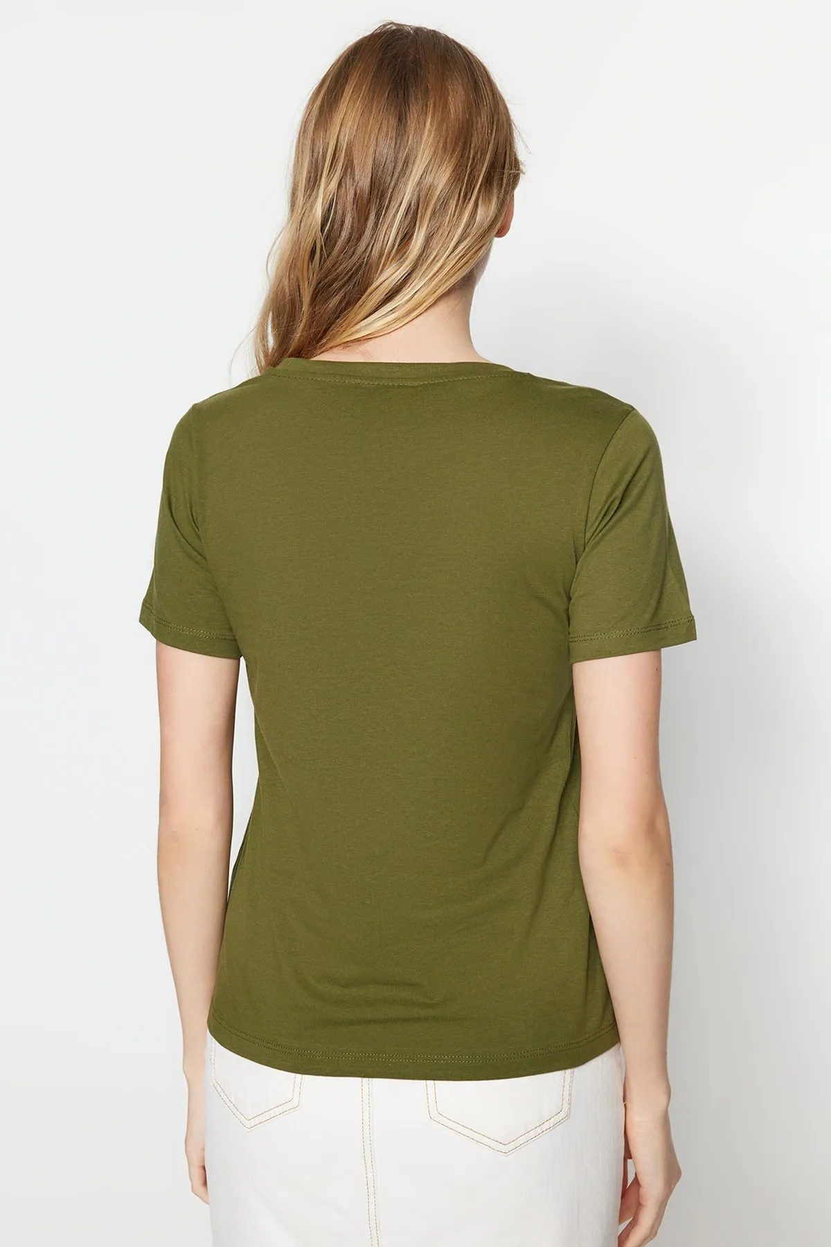Trendyol Collection  Khaki-Beige, 100 % Baumwolle, 2er-Pack Basic-Strick-T-Shirts mit V-Ausschnitt TWOSS23TS00002
