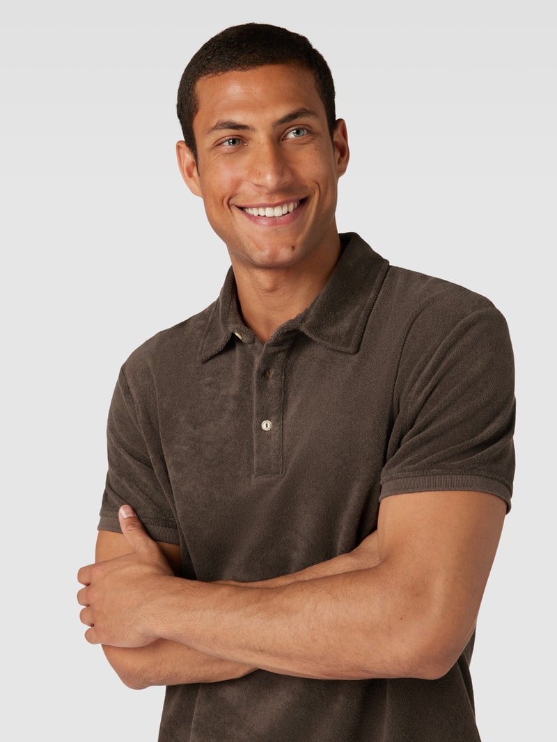 Poloshirt mit Label-Patch in mittelbraun