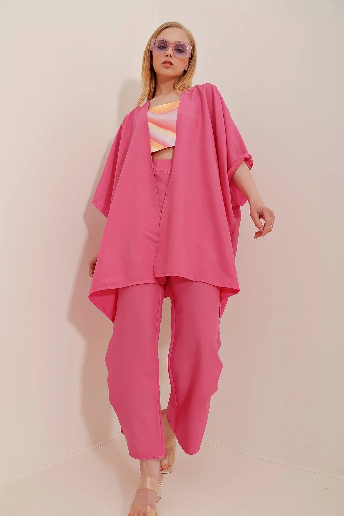 Trend Alaçatı Stili  Fuchsiafarbenes Damen-Doppelset aus Hose und Jacke mit Beinschlitz und selbststrukturierter Struktur ALC-752-001