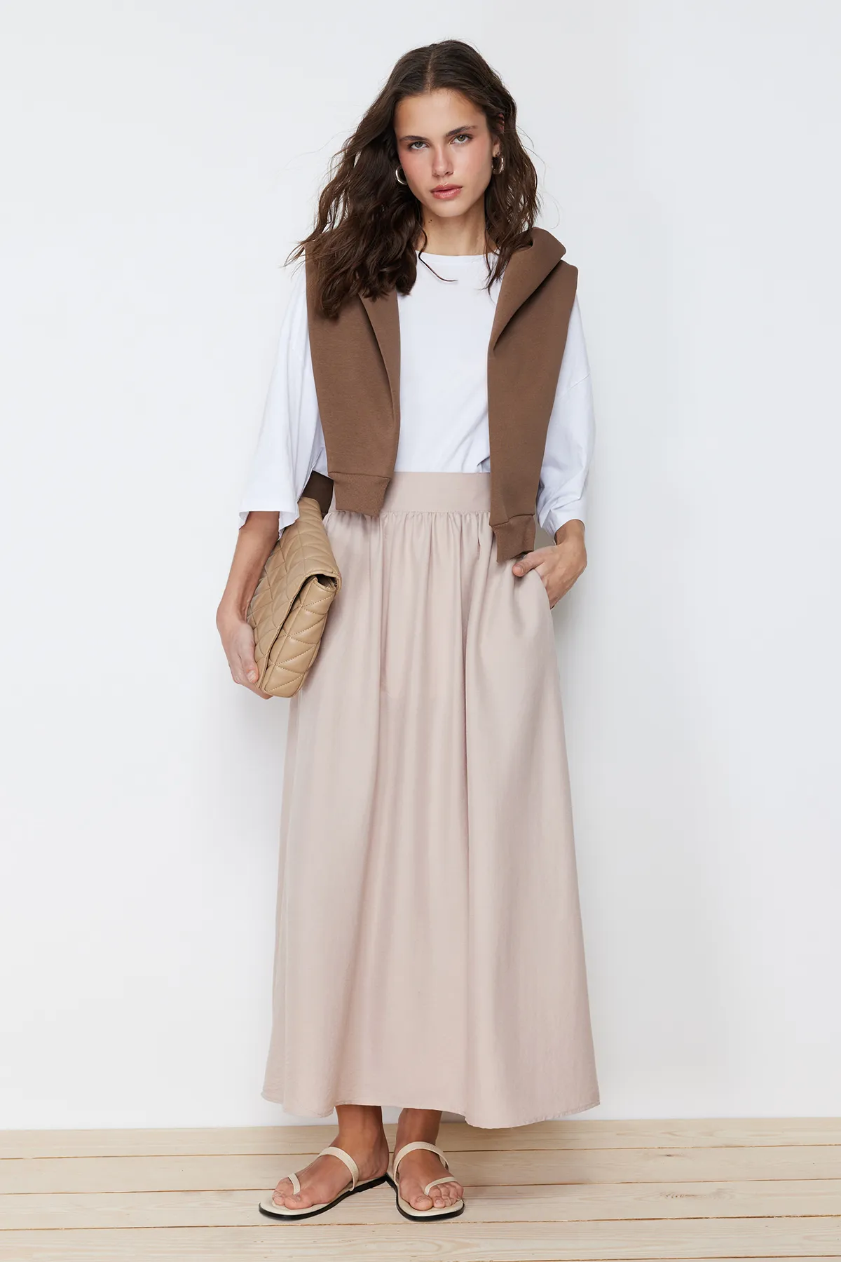 Trendyol Modest  Beiger, schlichter, ausgestellter Webrock TCTSS24EE00004