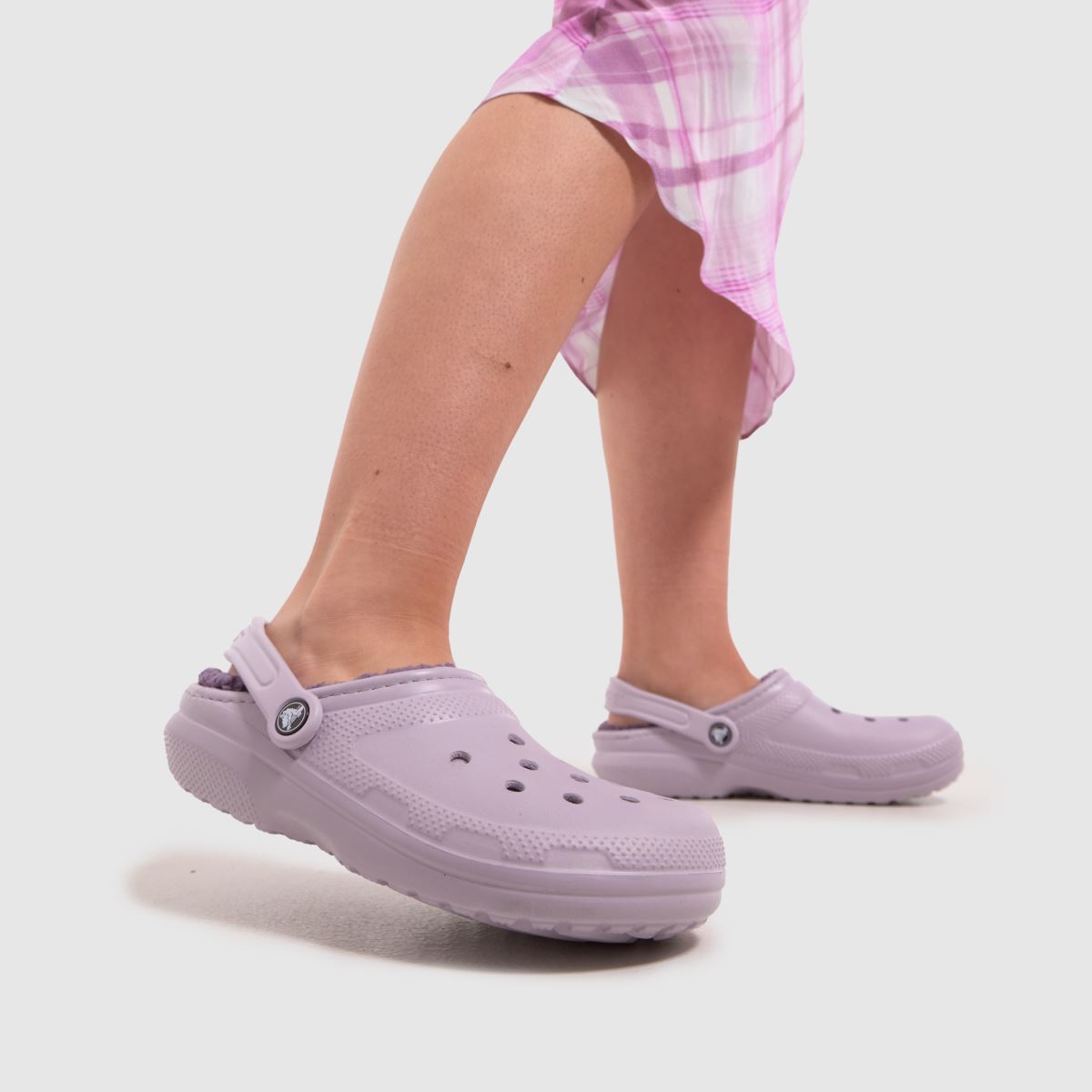 Crocs klasszikus bélelt klumpa szandál lila színben