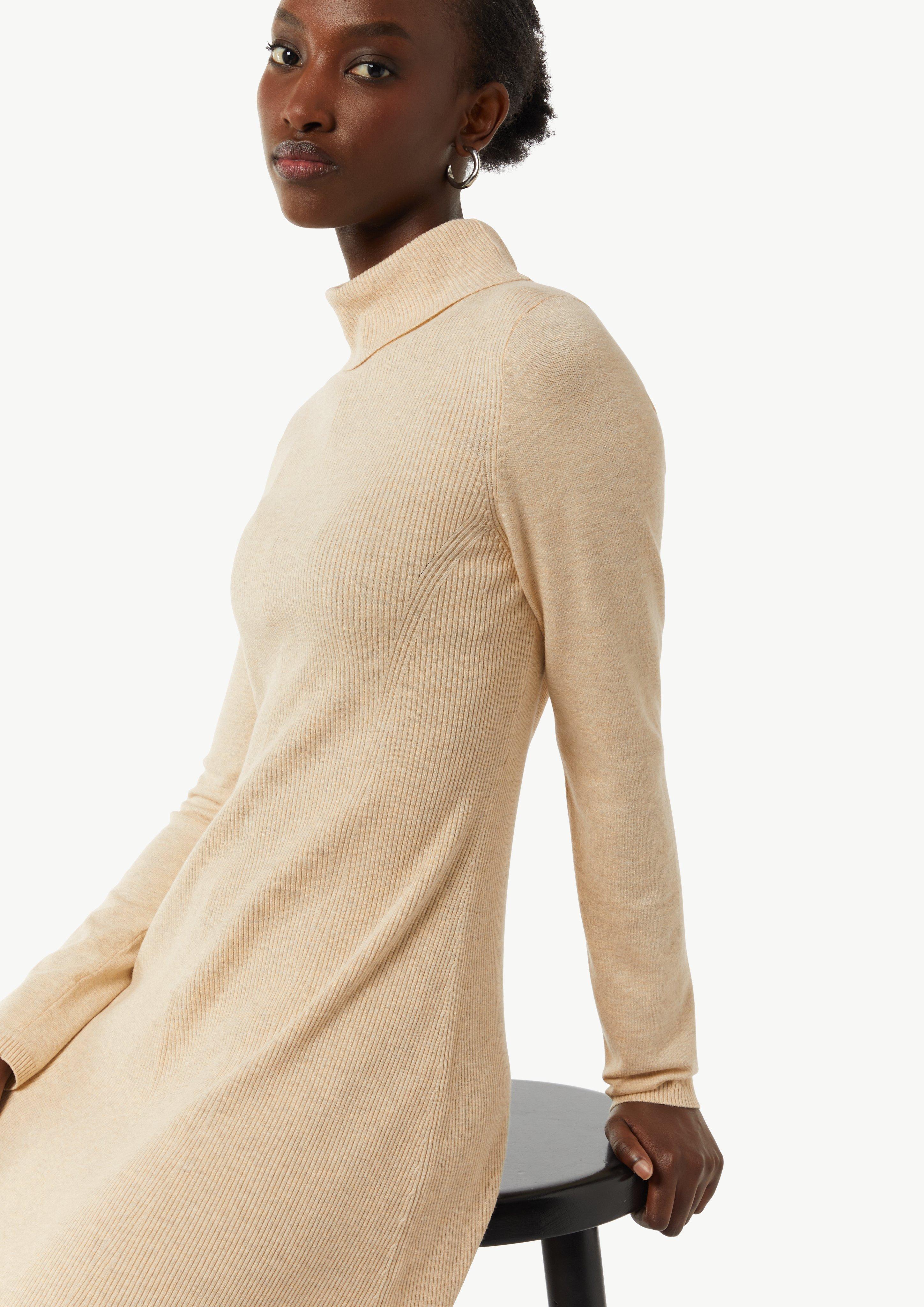 Ausgestelltes Rippstrickkleid mit Turtleneck - beige